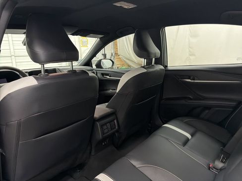 Used 2025 Toyota Camry SE image 15