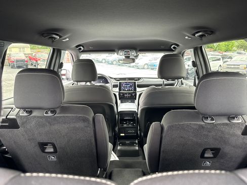 Used 2024 Jeep Grand Cherokee L Laredo w/ Luxury Tech Group I AWD/4WD image 20