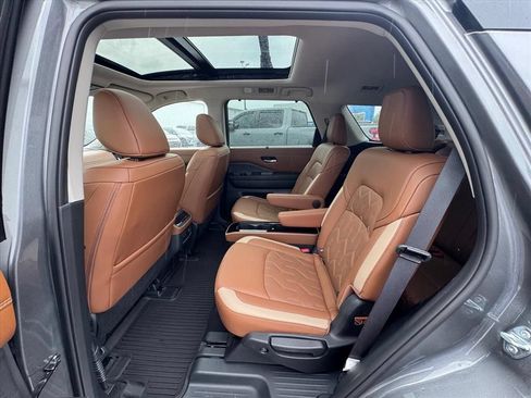 Used 2026 Nissan Pathfinder Platinum w/ Lighting Package FWD image 12