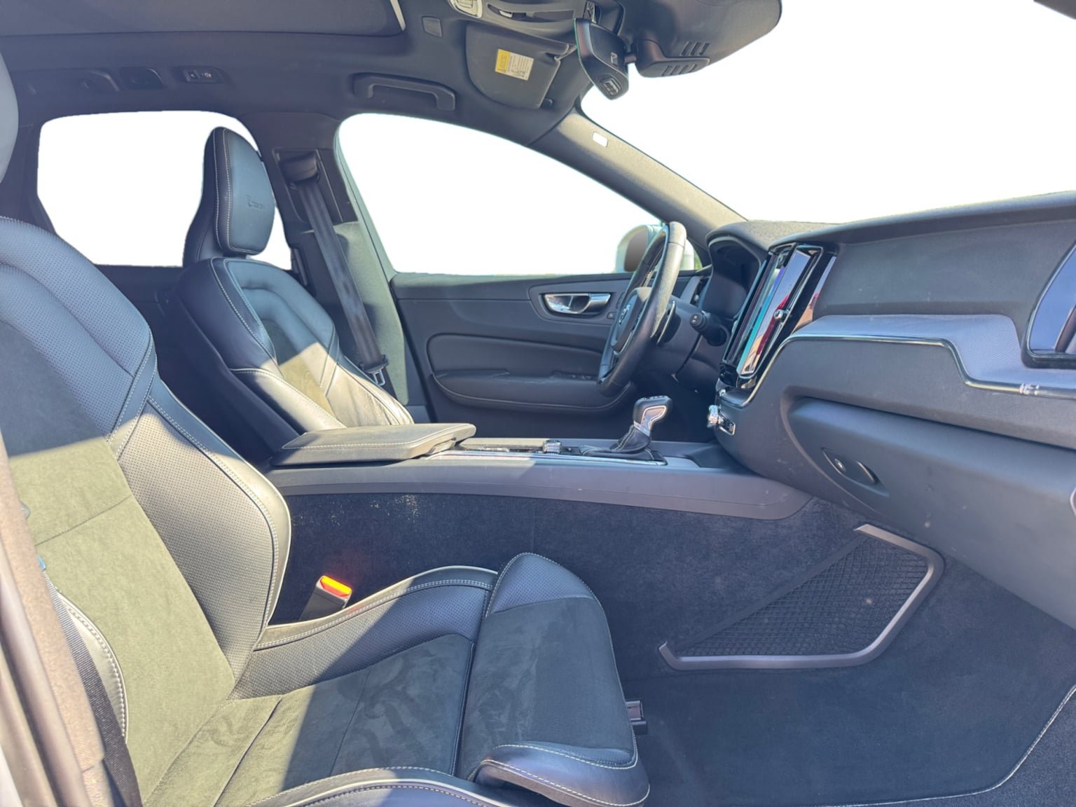 Used 2019 Volvo XC60 T5 R-Design w/ Protection Package Premier FWD image 17