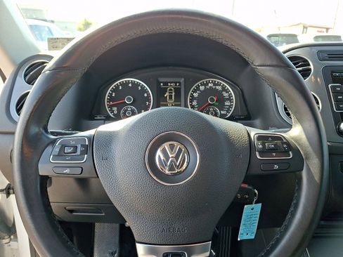Used 2015 Volkswagen Tiguan SE image 18
