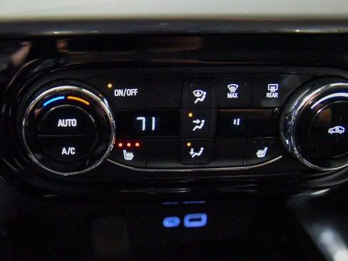 Used 2025 Chevrolet Trax LT w/ LT Convenience Package image 22