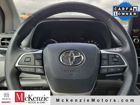 Used 2025 Toyota Sienna XLE FWD image 11