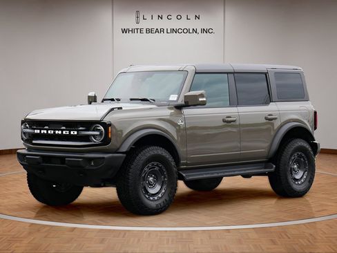 Used 2025 Ford Bronco Outer Banks w/ Sasquatch Package AWD/4WD image 8