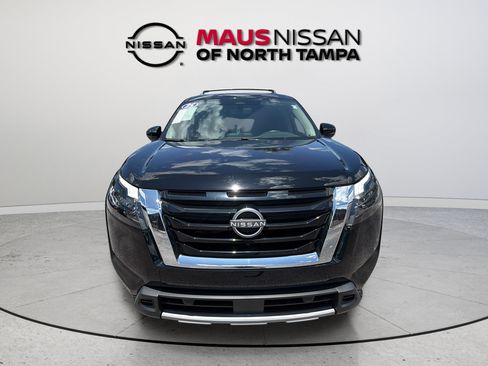 Certified 2025 Nissan Pathfinder SL w/ SL Premium Package FWD image 3