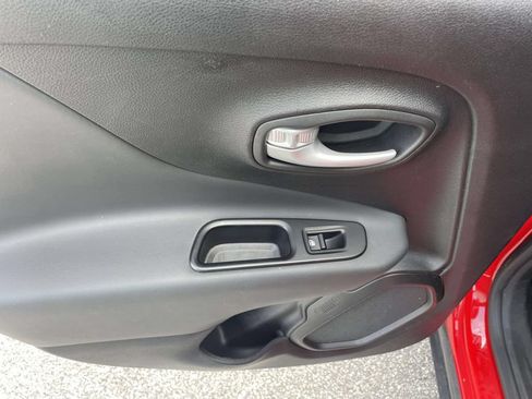 Used 2023 Jeep Renegade Altitude AWD/4WD image 10