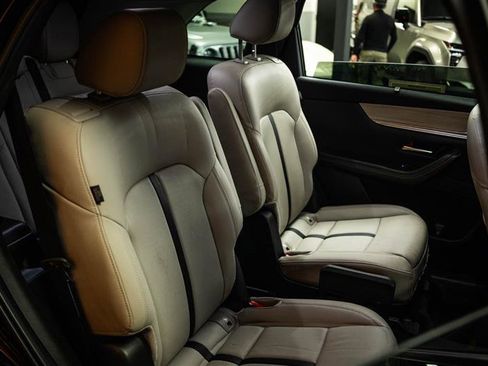 Used 2024 MAZDA CX-90 Plug-In Hybrid w/ Preferred AWD/4WD image 11