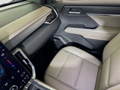 Certified 2026 GMC Acadia Elevation w/ Elevation Premium Package FWD image 22