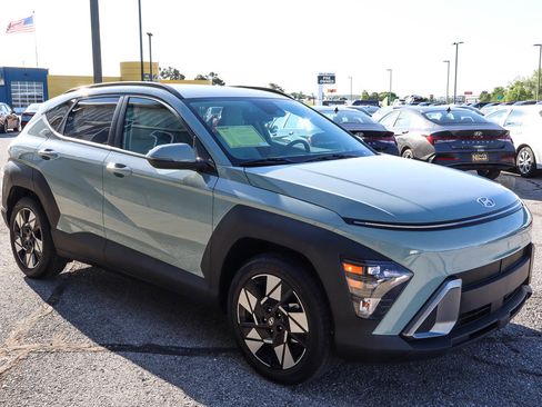 Used 2025 Hyundai Kona SEL FWD image 3