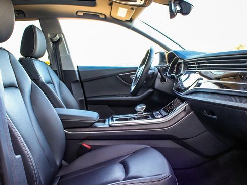 Used 2022 Audi Q8 Premium Plus w/ Premium Plus Package image 42