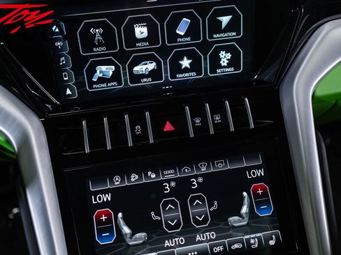 Used 2022 Lamborghini Urus AWD/4WD image 42