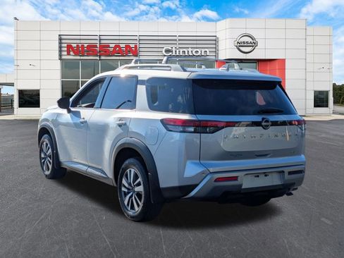 Certified 2024 Nissan Pathfinder SL image 5