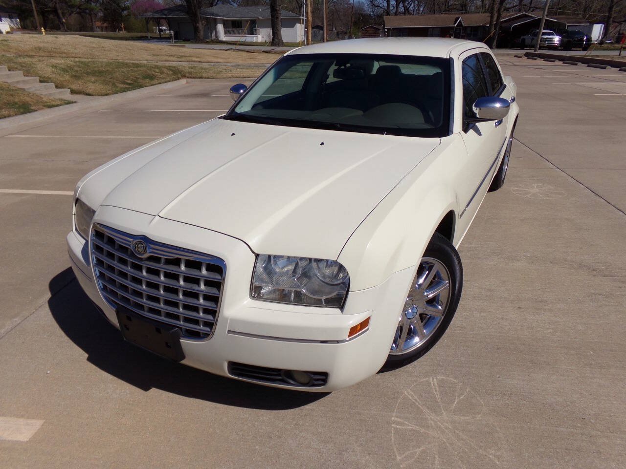 Used 2010 Chrysler 300 Touring RWD image 7