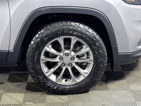 Used 2019 Jeep Cherokee Latitude Plus w/ Cold Weather Group image 22