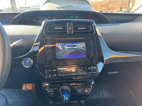 Used 2019 Toyota Prius LE image 15