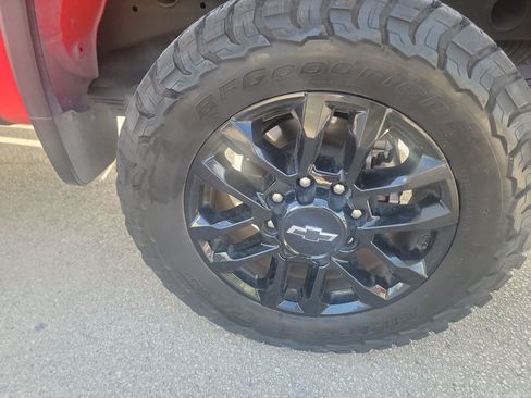 Used 2025 Chevrolet Silverado 2500 LT w/ Trail Boss Package AWD/4WD image 9