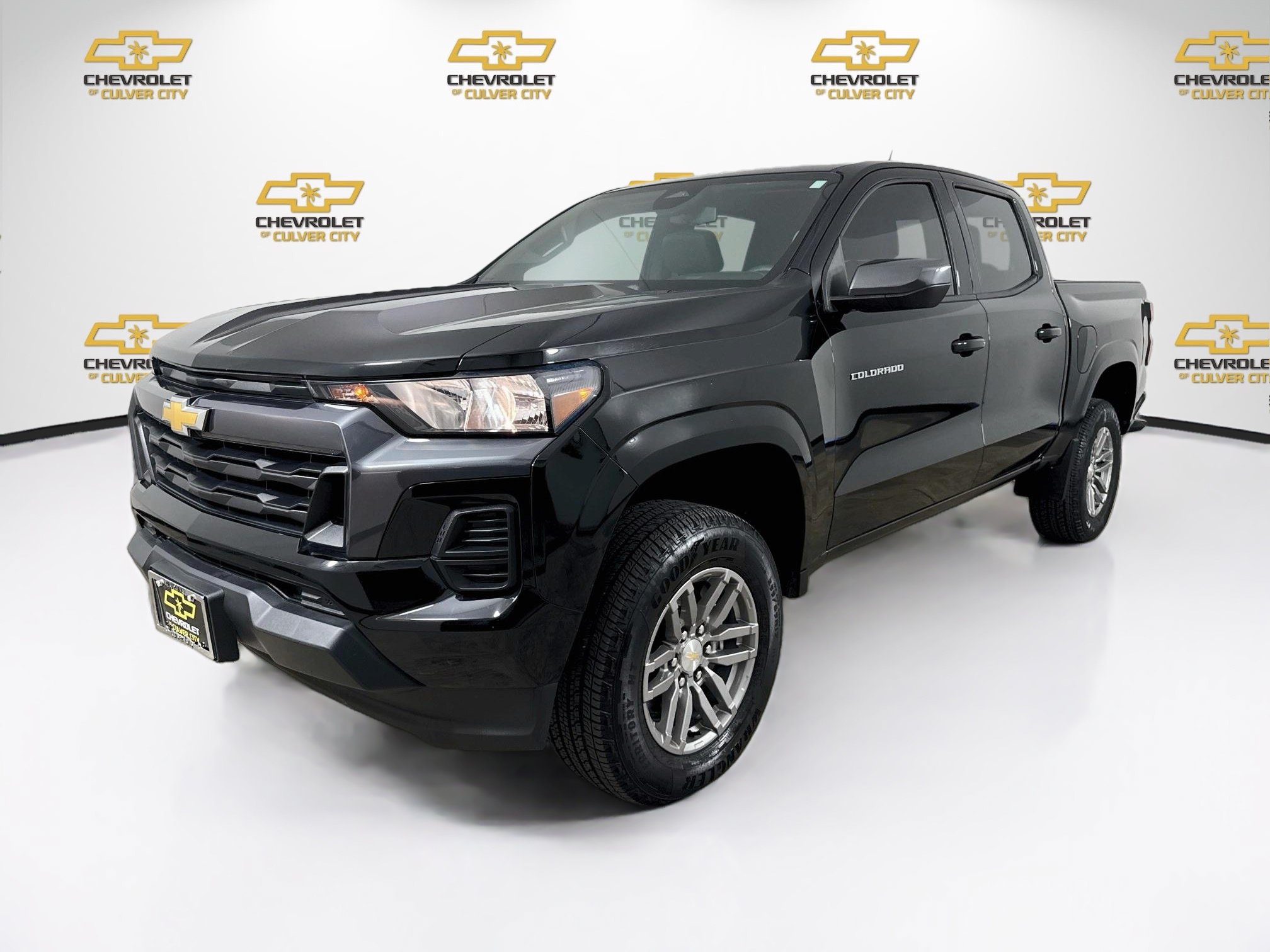 Used 2023 Chevrolet Colorado LT RWD image 3