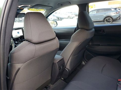Used 2025 Toyota Corolla Cross LE image 11