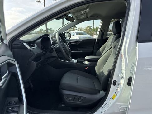 Used 2025 Toyota RAV4 XLE image 16