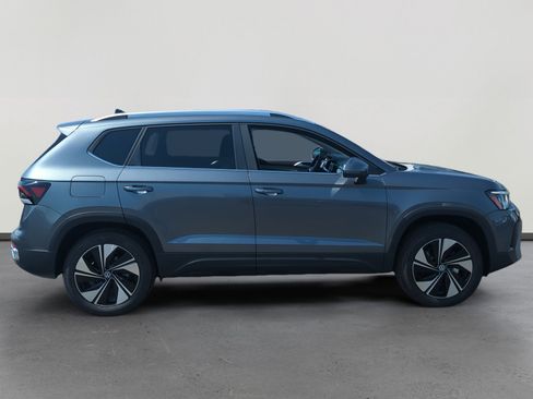New 2025 Volkswagen Taos SE image 6