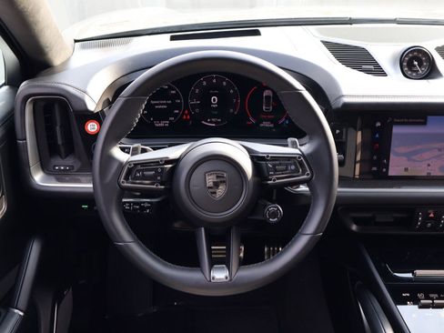 Certified 2025 Porsche Cayenne Turbo w/ Technology Package AWD/4WD image 15