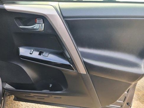 Used 2018 Toyota RAV4 Limited image 20