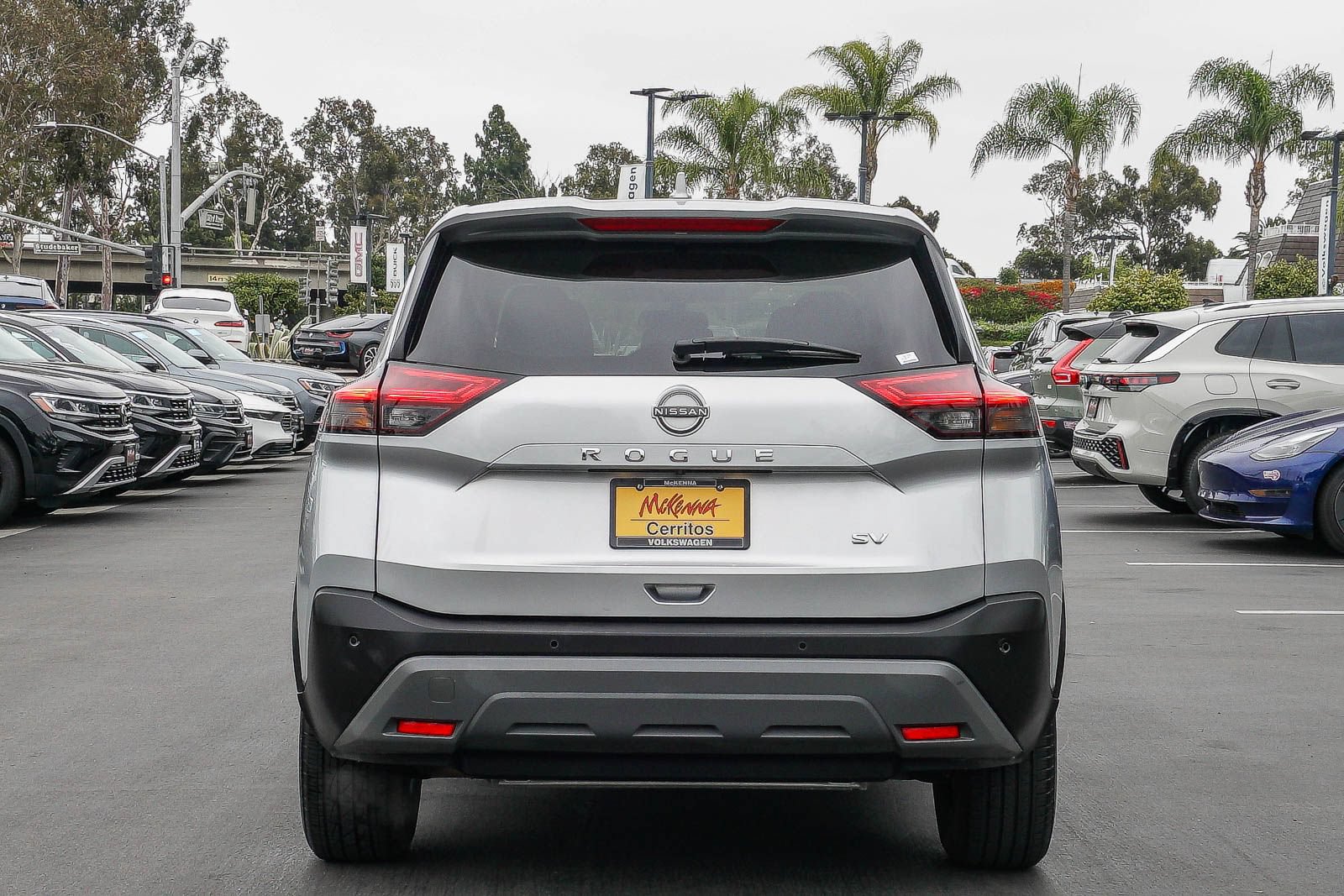 Used 2023 Nissan Rogue SV FWD image 8