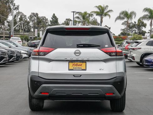 Used 2023 Nissan Rogue SV FWD image 8
