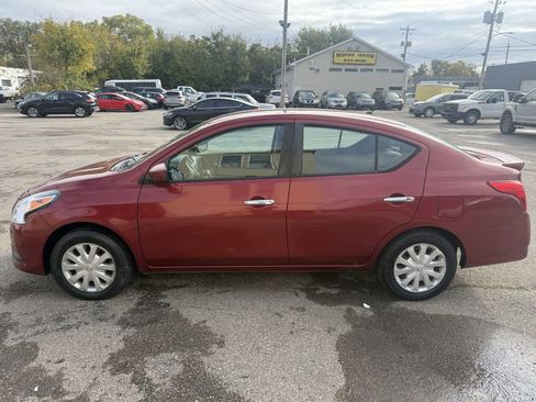 Used 2017 Nissan Versa SV image 3