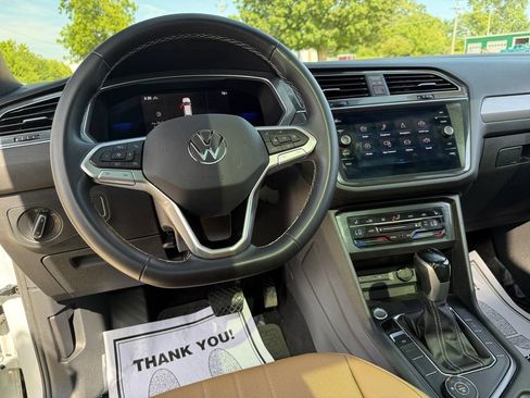Used 2022 Volkswagen Tiguan SE AWD/4WD image 17