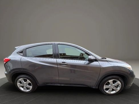 Used 2017 Honda HR-V LX image 4
