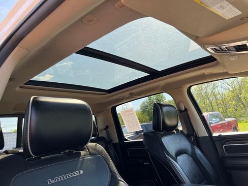 Used 2019 RAM 1500 Laramie AWD/4WD image 12
