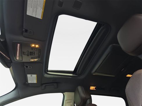 Used 2024 Toyota Sienna Platinum image 34