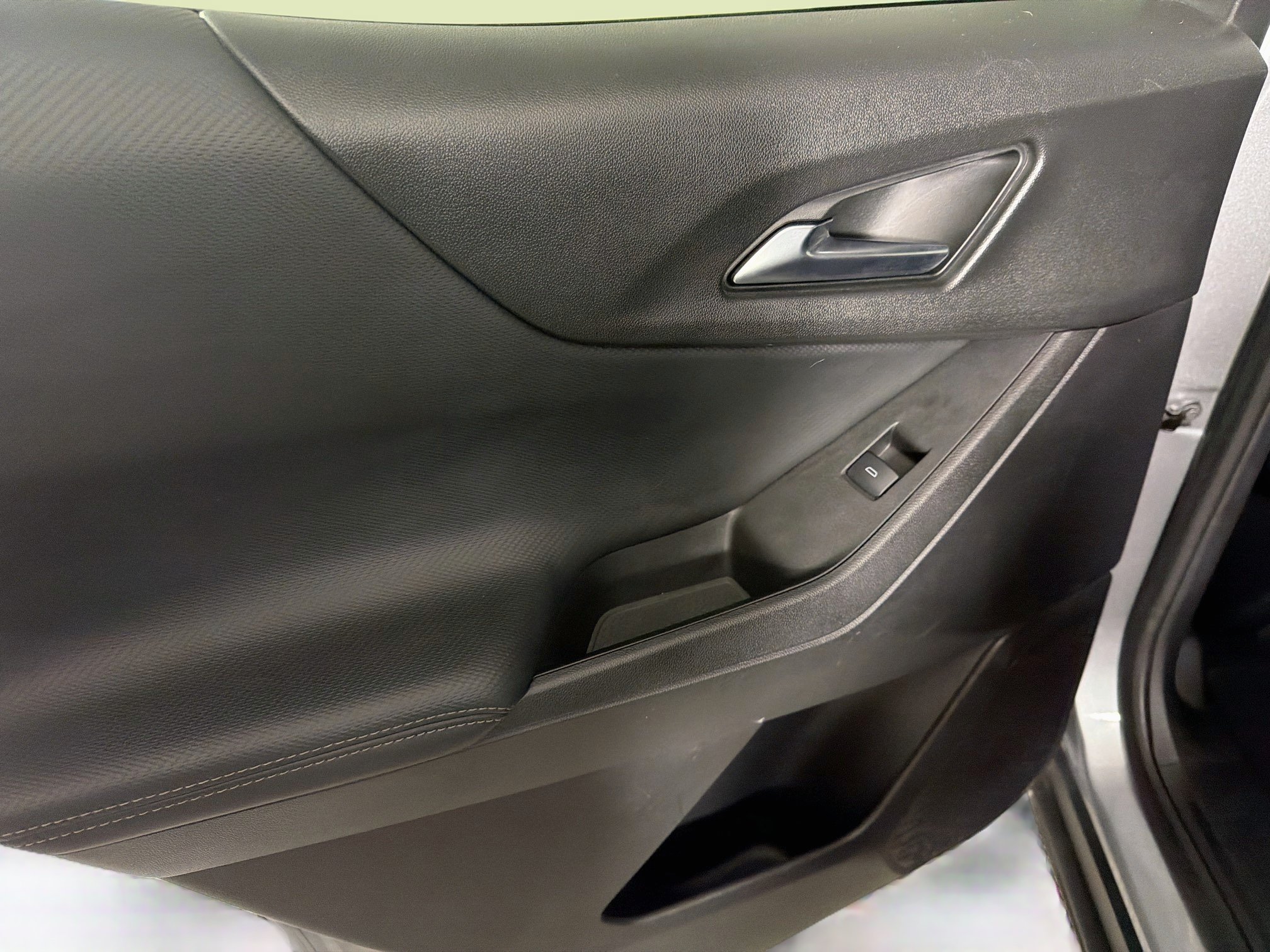 Used 2025 Chevrolet Equinox LT w/ Convenience Package II FWD image 25