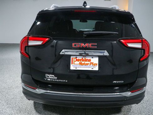 Used 2022 GMC Terrain SLT w/ LPO, Floor Liner Package AWD/4WD image 8