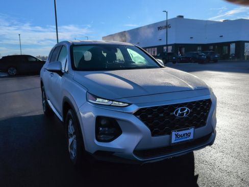 Used 2020 Hyundai Santa Fe SE image 1