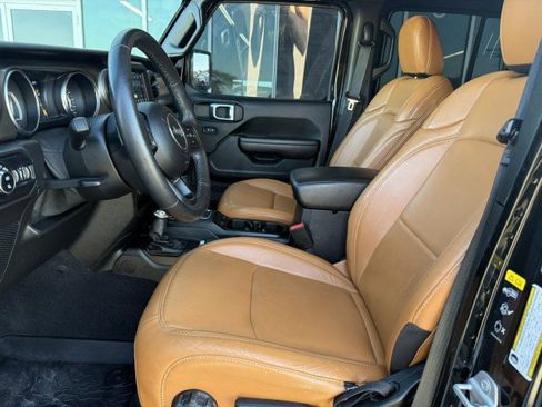 Used 2021 Jeep Gladiator Sport image 25