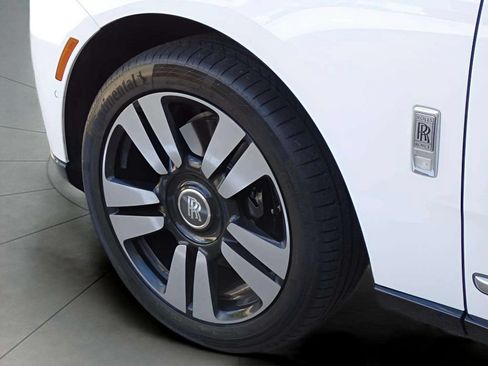 Certified 2025 Rolls-Royce Cullinan AWD/4WD image 11
