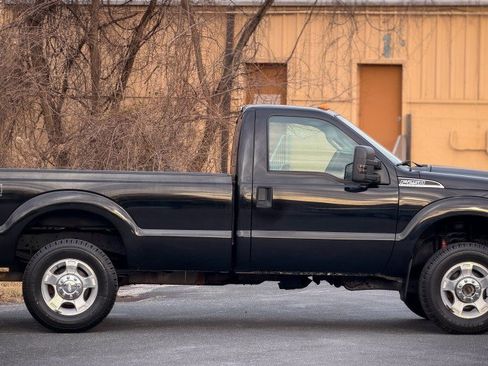 Used 2011 Ford F250 XLT w/ XLT Interior Pkg image 4