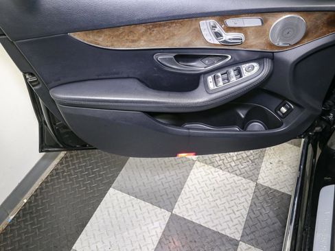 Used 2017 Mercedes-Benz C 300 4MATIC Sedan image 39
