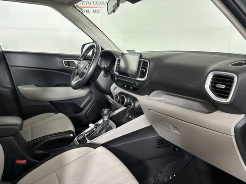 Used 2025 Hyundai Venue SEL FWD image 33
