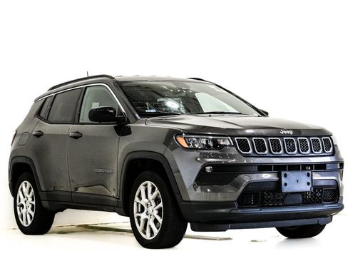 Used 2023 Jeep Compass Latitude AWD/4WD image 1