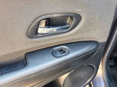 Used 2019 Honda HR-V LX image 29