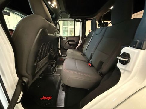 Used 2022 Jeep Wrangler Unlimited Rubicon w/ Xtreme Recon 35" Tire Package AWD/4WD image 18