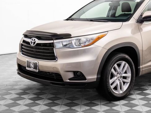 Used 2015 Toyota Highlander LE image 29