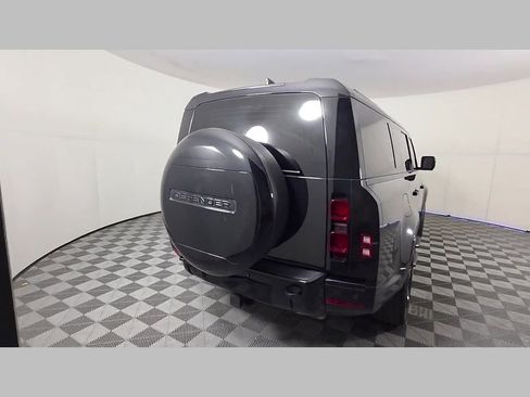 Used 2025 Land Rover Defender 130 X-Dynamic SE image 42