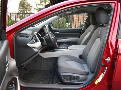 Used 2022 Toyota Camry LE image 7