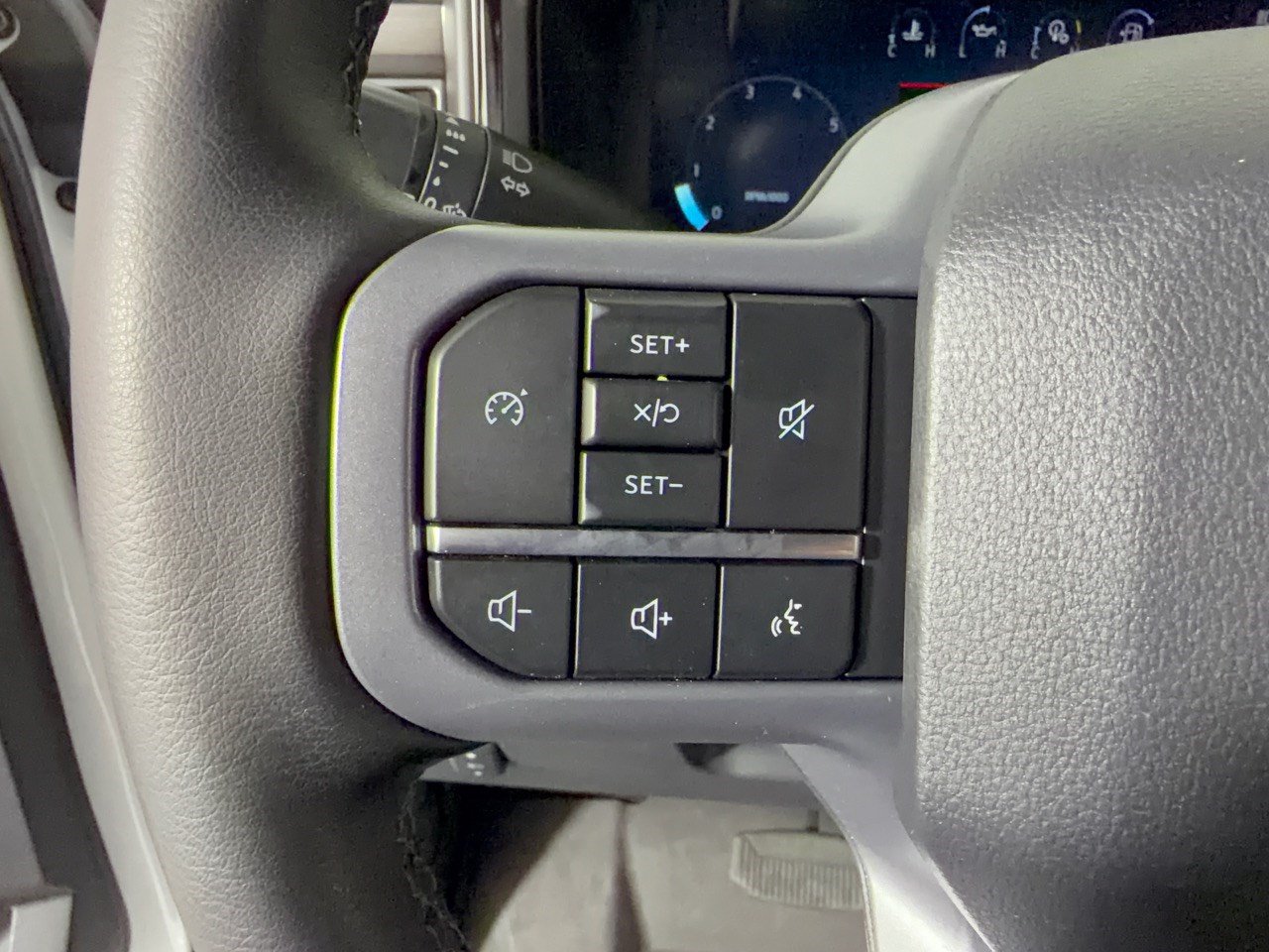 Used 2025 Ford F250 Lariat w/ FX4 Off-Road Package AWD/4WD image 17