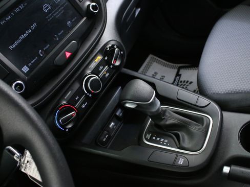 Used 2023 Kia Soul LX w/ LX Technology Package FWD image 19