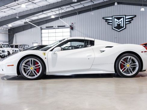 Used 2018 Ferrari 488 Spider RWD image 3